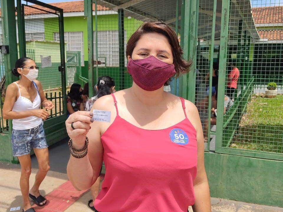 Candidata do PSOL, Cris Duarte vota, destaca aprendizado em campanha e ‘voto feminino’