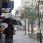 Natal com chuva: Verão começa com previsão de tempo fechado nesta semana em MS