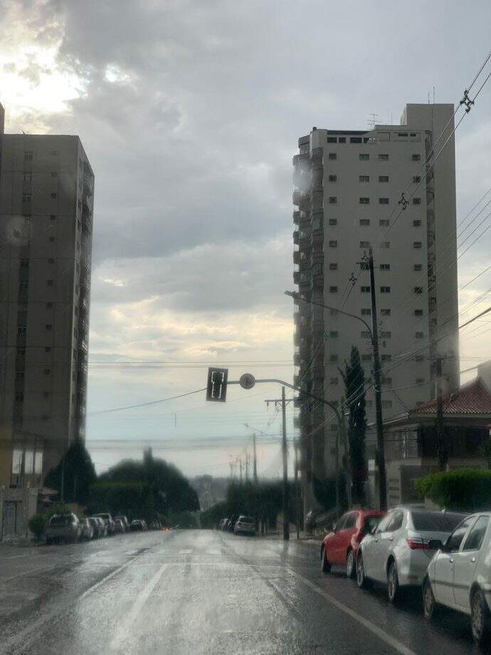 Motoristas relatam ‘apagão’ em semáforos do Centro após chuva