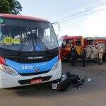 VÍDEO: Ônibus que teria avançado preferencial colide com moto em Campo Grande