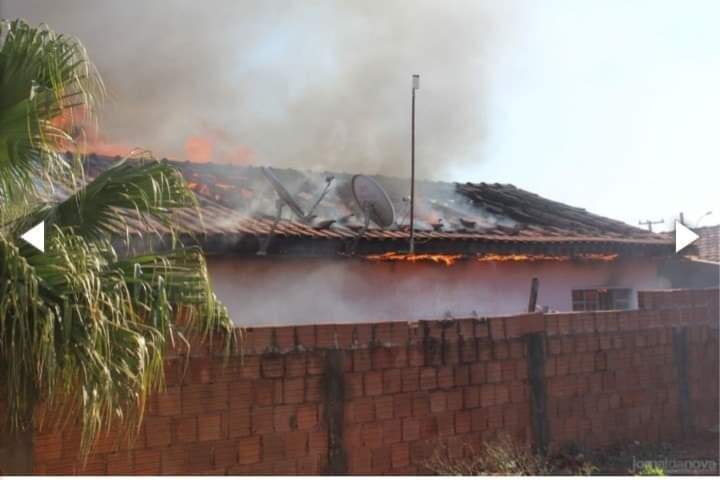 Moradora pede ajuda para reconstruir casa destruída por incêndio em MS