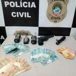 Polícia prende dupla que invadiu hotel, agrediu idoso e roubou R$ 10 mil