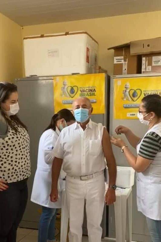 Médico há 52 anos em Naviraí é um dos primeiros vacinados contra o coronavírus