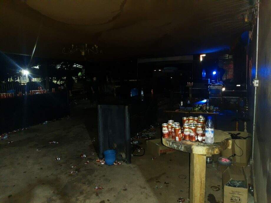 Polícia encerra festa com 300 pessoas no Clube do Laço durante toque do recolher