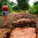 Com vias tomadas por valetas, moradores até deixam de usar carro no Noroeste