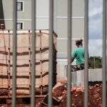 De novo: funcionários são flagrados em construtora apesar de decreto ‘fecha tudo’