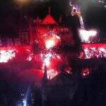 A Catedral de Notre Dame arde em chamas no ‘Dia Mundial da Arte’
