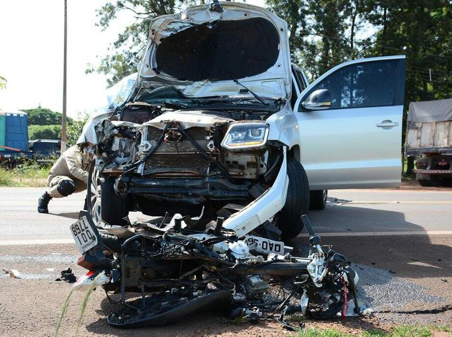 Identificado motociclista que morreu depois de bater em camionete e ser arrastado por 100 metros