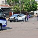 VÍDEO: motorista avança ‘Pare’ e provoca acidente no Centro de Campo Grande