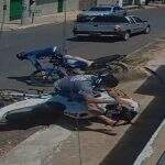 VÍDEO: Em moto esportiva, rapaz não consegue frear em ‘fim de rua’ e morre ao colidir em muro