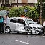 Sem CNH, idosa provoca acidente com três carros no São Francisco