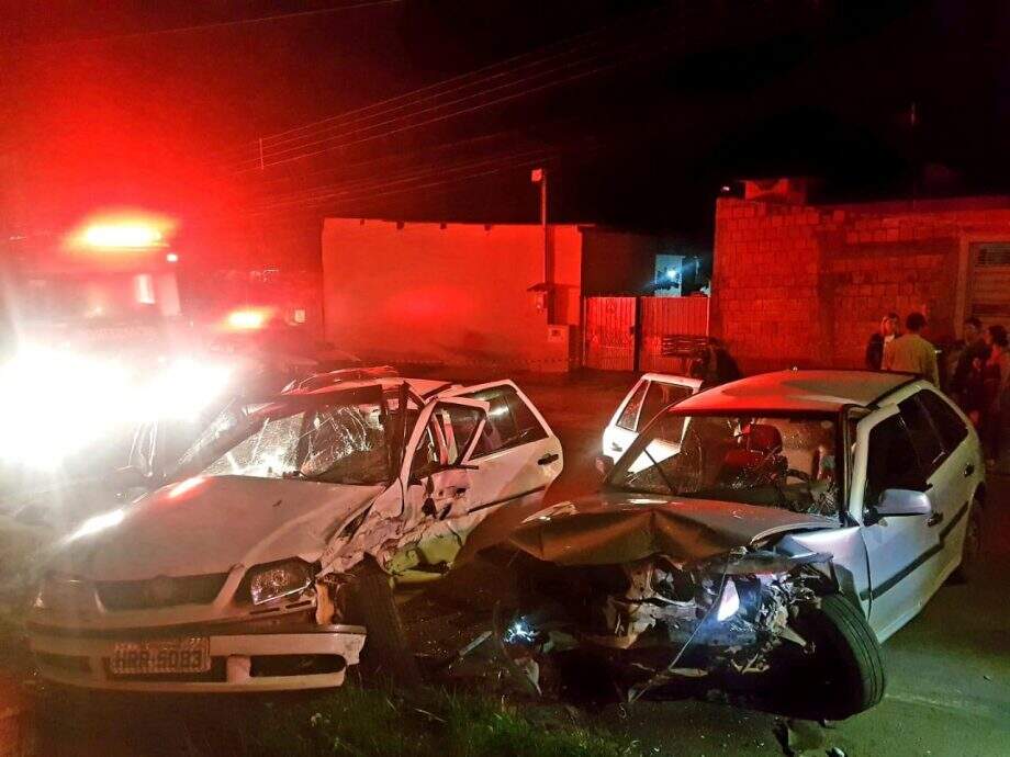 VÍDEO: Acidente deixa carros destruídos na Vila Marli