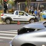 Carros batem frontalmente nos altos da Afonso Pena e garota fica ferida