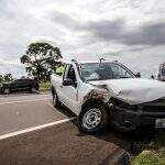 Motorista de Strada tenta conversão, mas colide em Gol na BR-163 e duas pessoas ficam feridas 