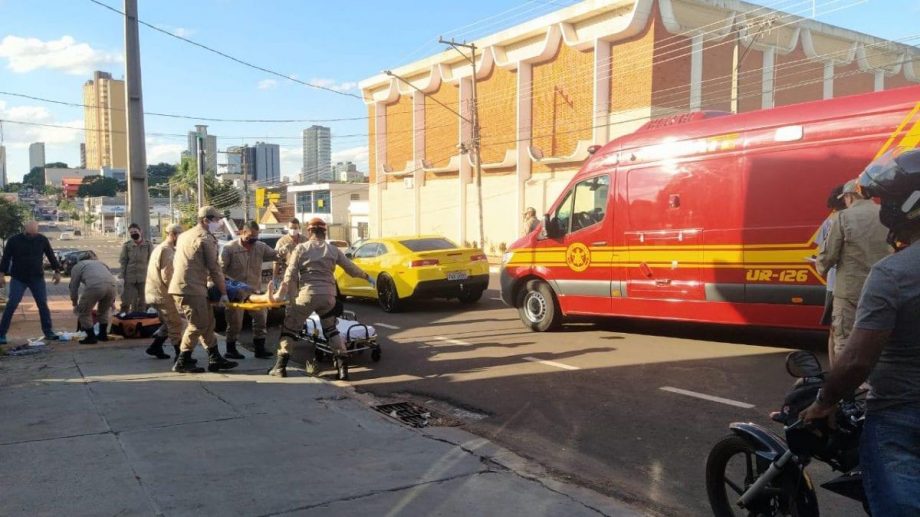 Motorista de Camaro atropela empresário na 14 de Julho e vai até quartel dos bombeiros pedir socorro