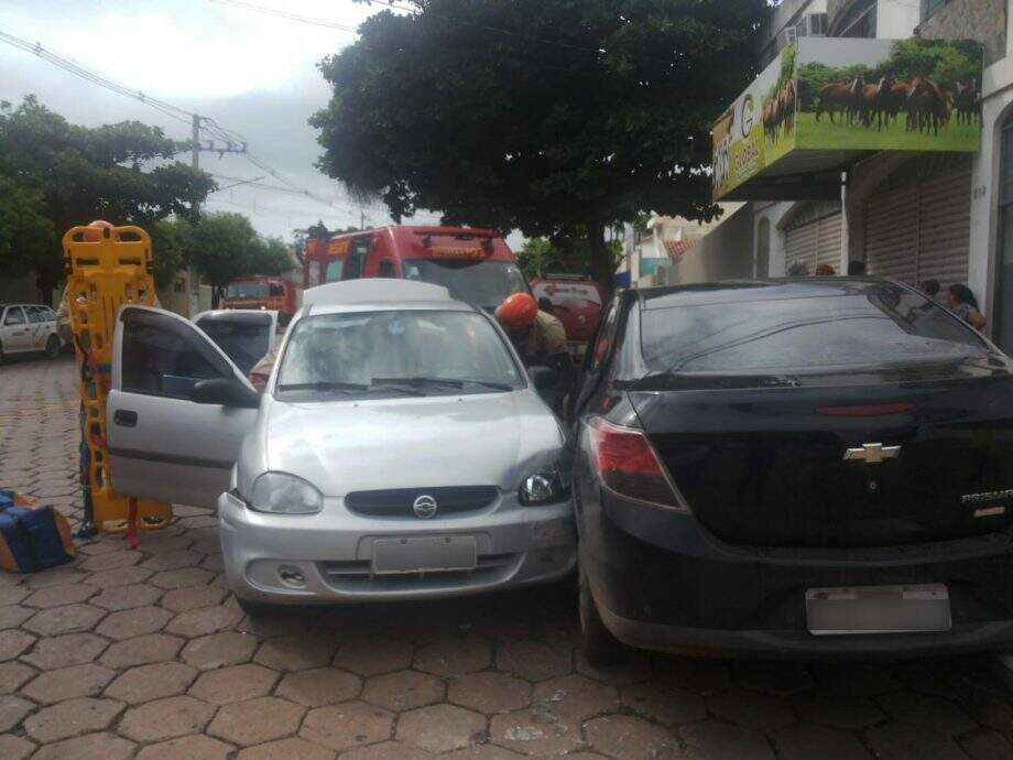 Motorista perde o controle da direção ao sofrer crise epilética ao volante 