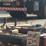 Motociclista de 43 anos morre depois de ser atingida por caminhão em avenida