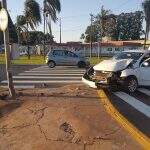 Bêbado, motorista em alta velocidade ‘atropela’ semáforo em Campo Grande