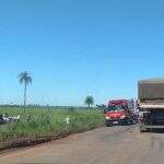 Motorista perde o controle da direção, capota carro e tem traumatismo craniano