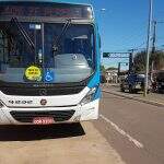 Motociclista avança sinal e bate em ônibus na Júlio de Castilho