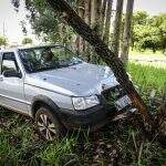 Motorista desmaia em crise convulsiva e carro só para em árvore