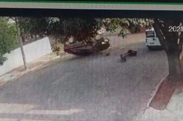 VÍDEO mostra carro capotando após acidente em cruzamento de Campo Grande