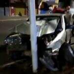 VÍDEO: motorista perde controle e bate carro em semáforo em Campo Grande