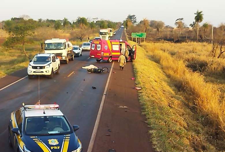 Vítima foi arremessada da moto