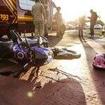 Motorista derruba mulher em moto que seguia para o Centro na Duque de Caxias