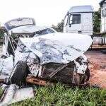Morre mulher que ficou presa às ferragens após colisão entre Celta e caminhão na Guaicurus