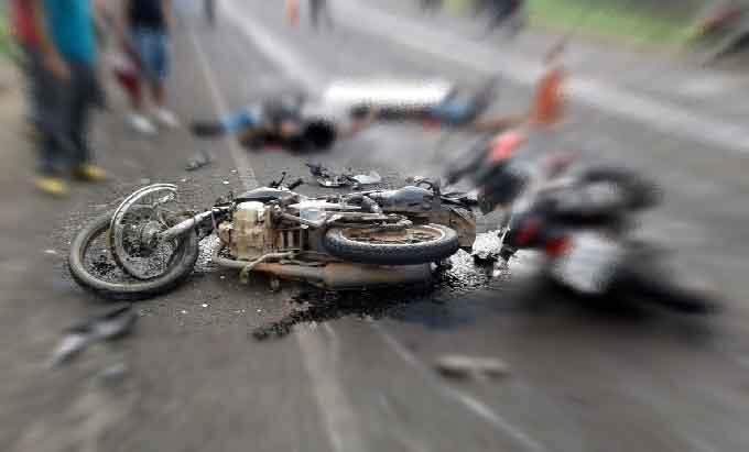 Motociclistas sem documentos morrem após colisão frontal em estrada de MS