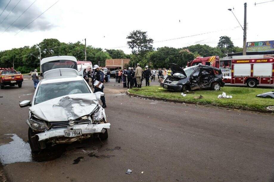 Mesmo com cinto, impacto fez mortos em acidente na Guaicurus pararem no banco de trás