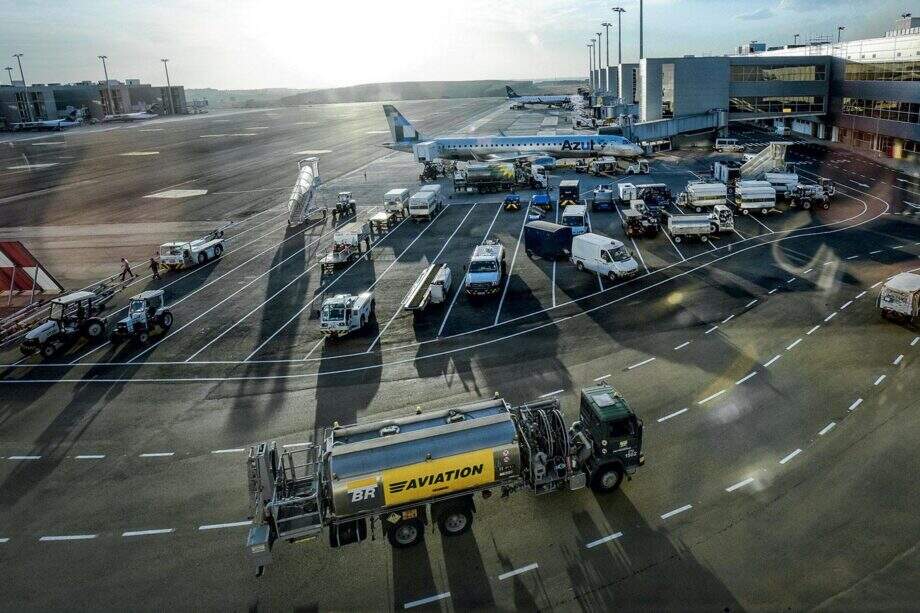 Falta combustível em 10 aeroportos, diz Infraero