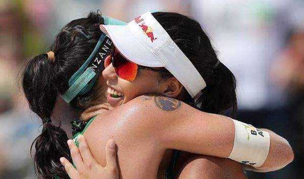 Nas semifinais, Brasil tem medalha garantida no vôlei de praia feminino