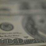 Dólar tem maior queda em quase dois meses e bolsa bate recorde