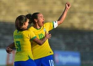Marta comemorando gol contra Argentina nesta segunda-feira (20)