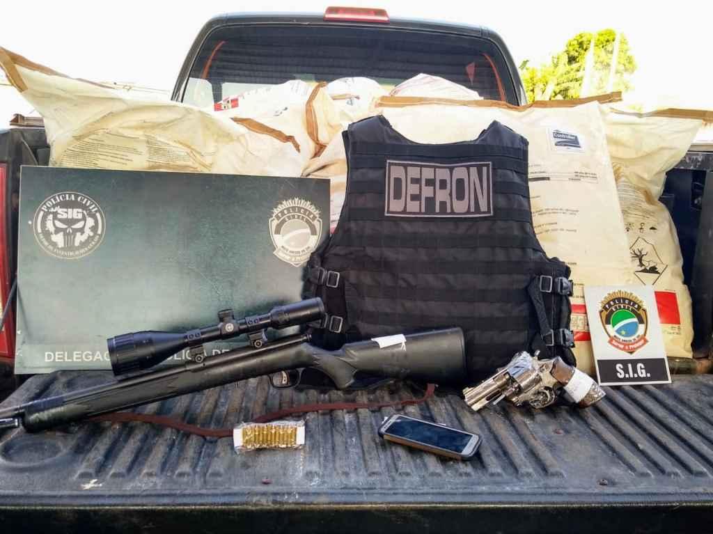 Dupla que furtou mais de 500 kg de agrotóxicos é presa e polícia apreende armas