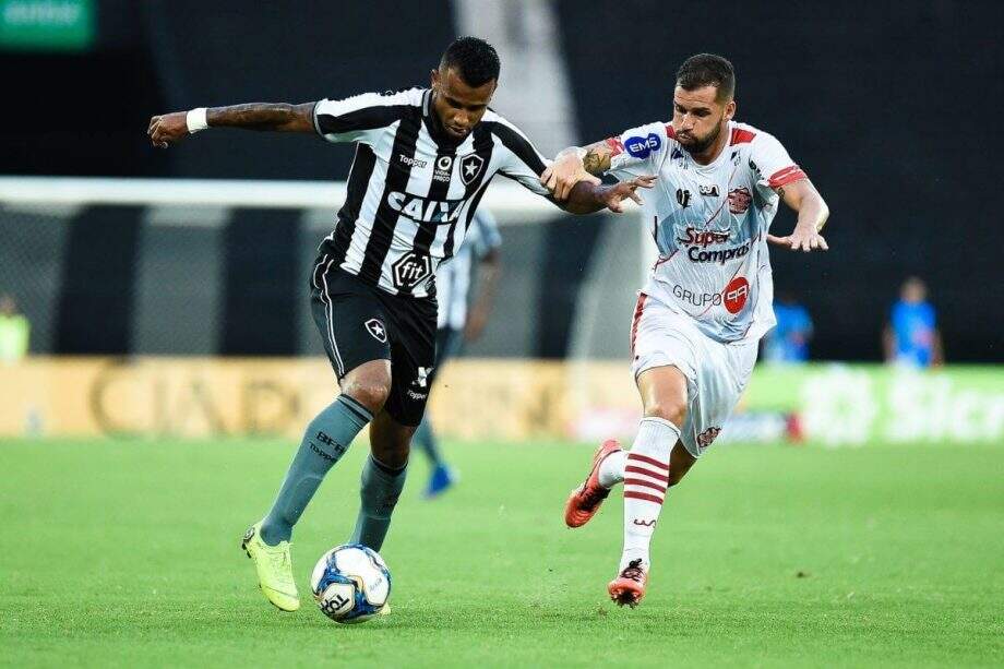 Botafogo joga mal e fica no 0 a 0 com o Bangu no Engenhão