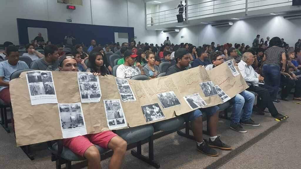 Estudantes lotaram plenário da Câmara em protesto (Mayara Bueno