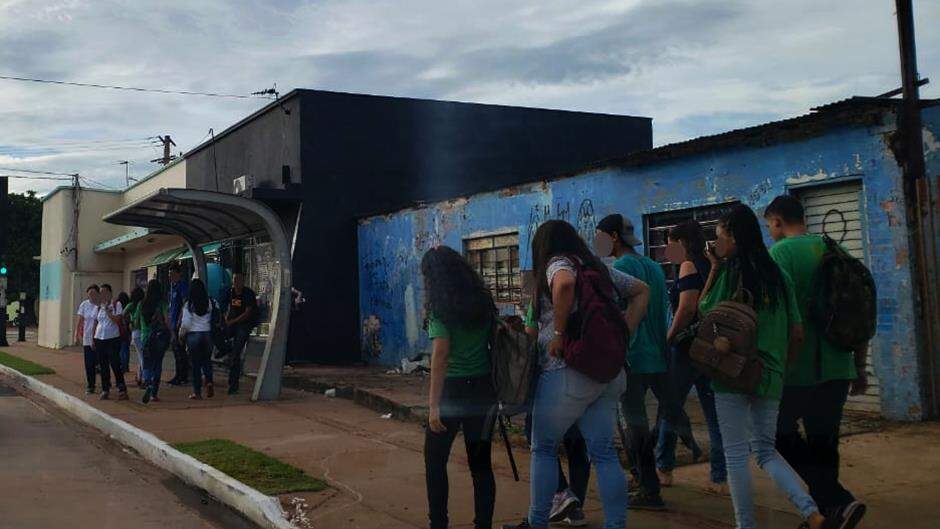 Dia seguinte à tragédia em Suzano é de tristeza e alerta em escolas de Campo Grande