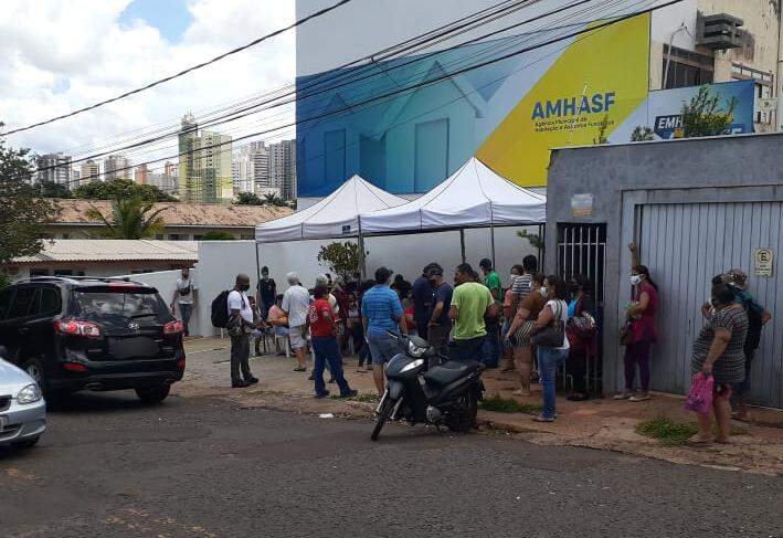 Após filas, agência de habitação prorroga prazo para pagamento de parcelas em Campo Grande