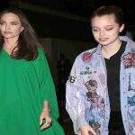 Estilosa, Shiloh chama atenção ao deixar première de ‘Eternos’ com a mãe, Angelina Jolie
