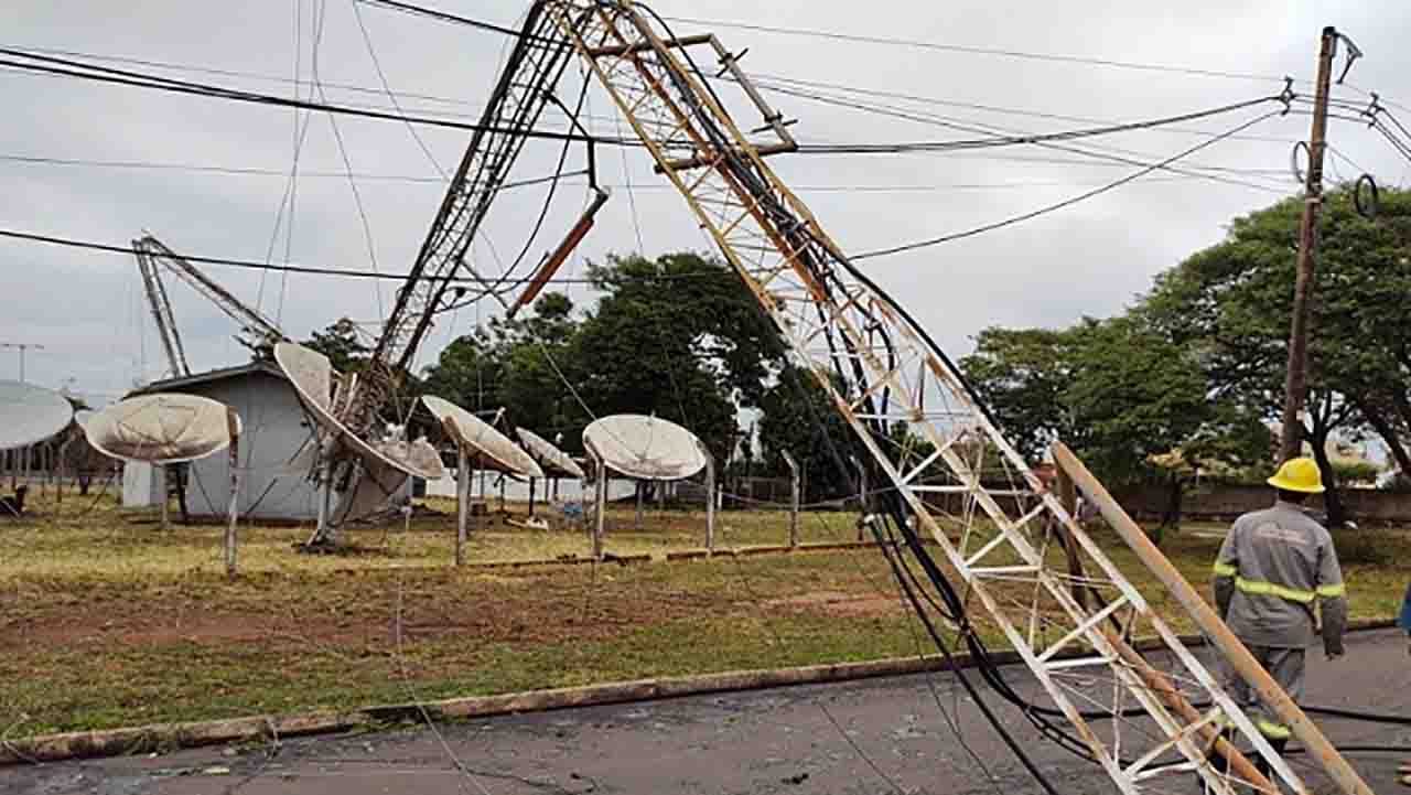 Prefeitura vai licitar torre de TV para substituir a derrubada por temporal em junho