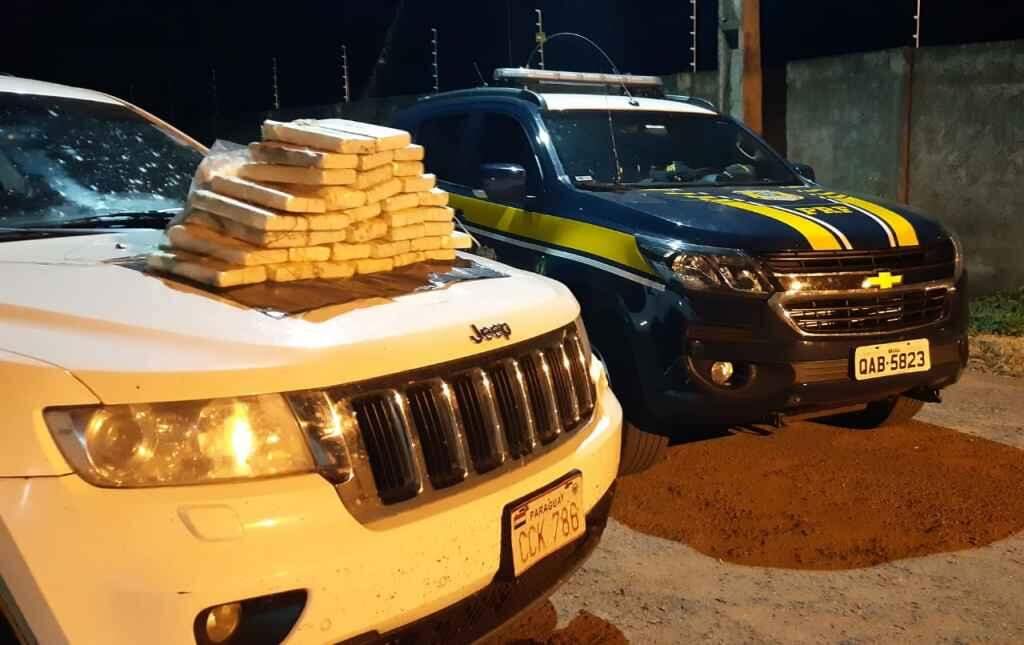 Veículo e droga foram apreendidos (Foto: Divulgação