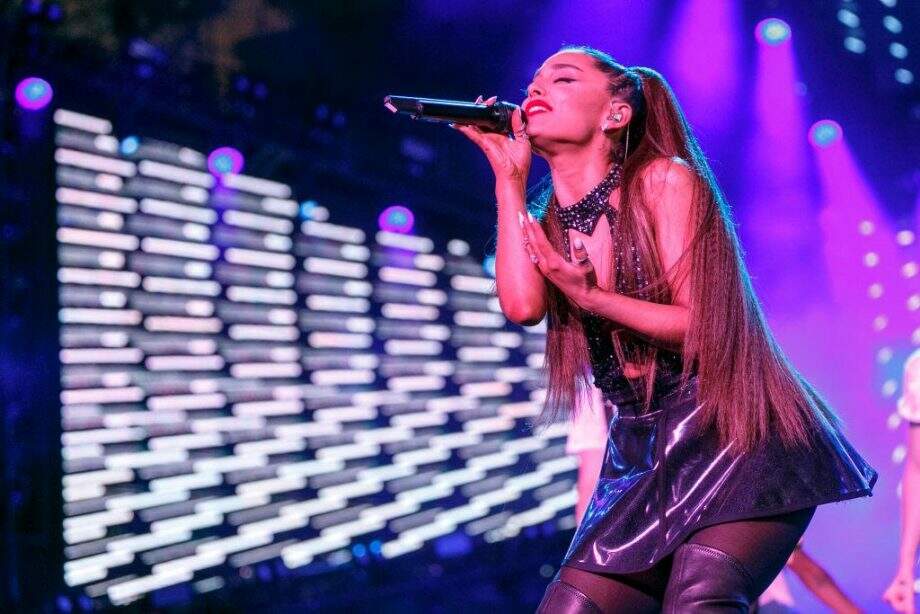Ariana Grande lança álbum com mais de 30 músicas de turnê mundial