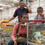 Rodízio de compras começa na Venezuela em dia que morte de Hugo Chávez completa dois anos