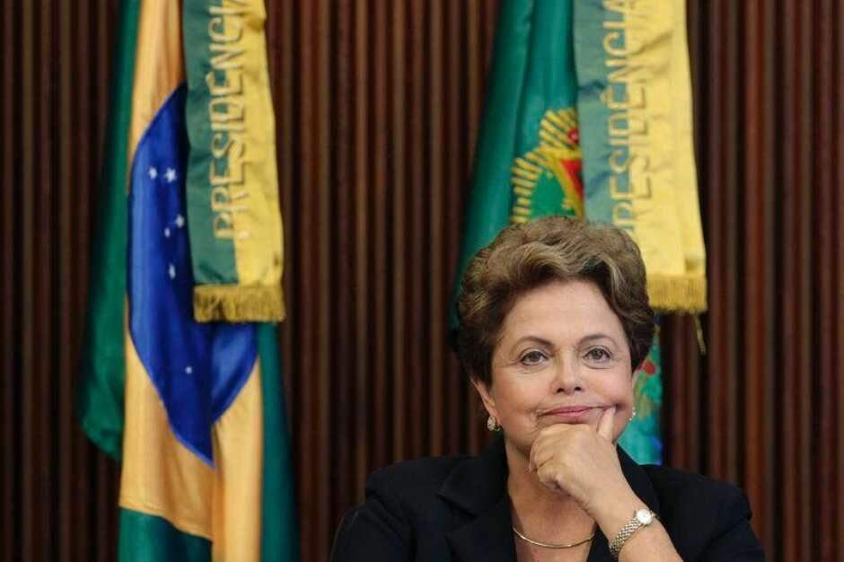 Dilma ultrapassa FHC em pedidos oficiais de impeachment