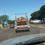 Leitor flagra caminhão com caçamba de entulhos sem proteção em Campo Grande
