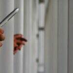 Segurança aprova pena maior para agente que permitir acesso de preso a celular