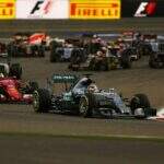 Hamilton domina no Bahrein, mas Raikkonen frustra dobradinha da Mercedes